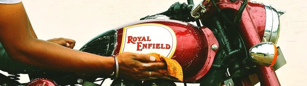 washing Royal Enfield Classic 350 Bike